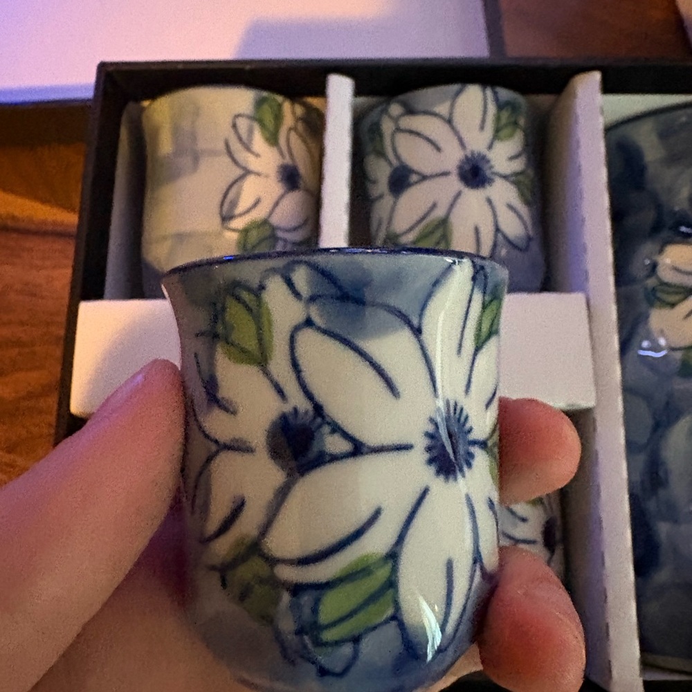 Japanese Blue Floral Ceramic Teapot, Sake Bottle & Cups Set - Picture 3 of 8